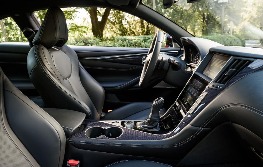 Интерьер Infiniti Q60S 3.0t (CV37) 2017 года  (CIS) (фото 11 из 26)
